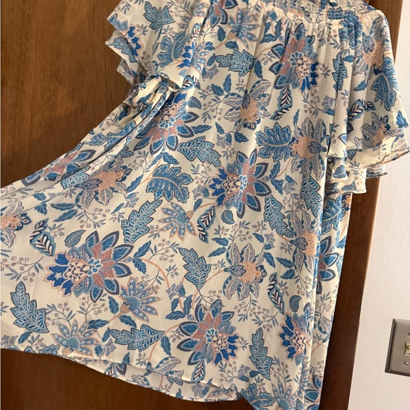 Rose & Olive Blue and Cream Floral Blouse - Picture 4 of 6